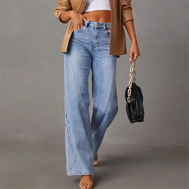 Detaljbild av vida damjeans med hög midja i klassisk denimstil, perfekt för fritidsmode.
