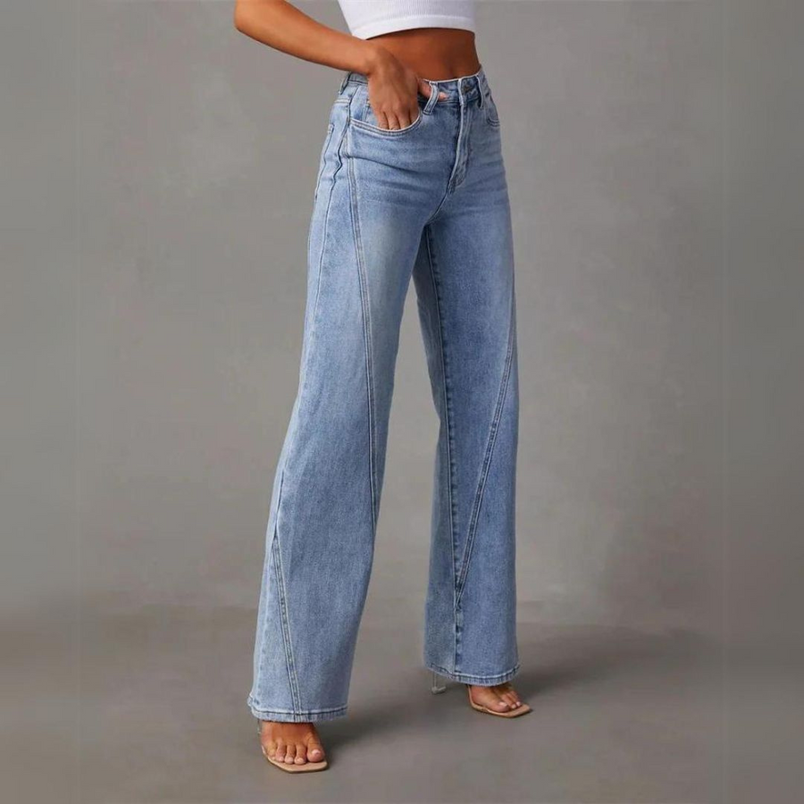 Högmidjade vida blåjeans för kvinnor, fotograferade framifrån för att visa passform och tyg.