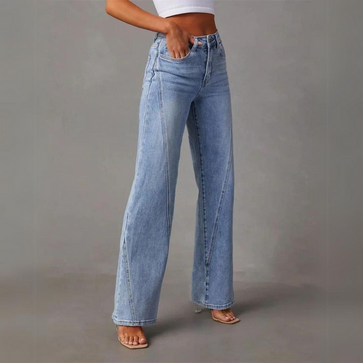 Högmidjade vida blåjeans för kvinnor, fotograferade framifrån för att visa passform och tyg.