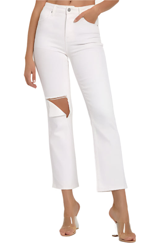 Kvinnor i distresserade vita denimjeans, avslappnad passform, perfekta för sommarstil.