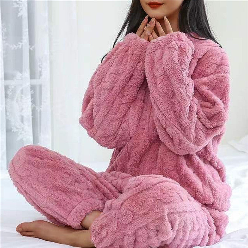 Nytvättad, fluffig fleecepyjamas för kvinnor, torkande. Långvarig mysig värme.