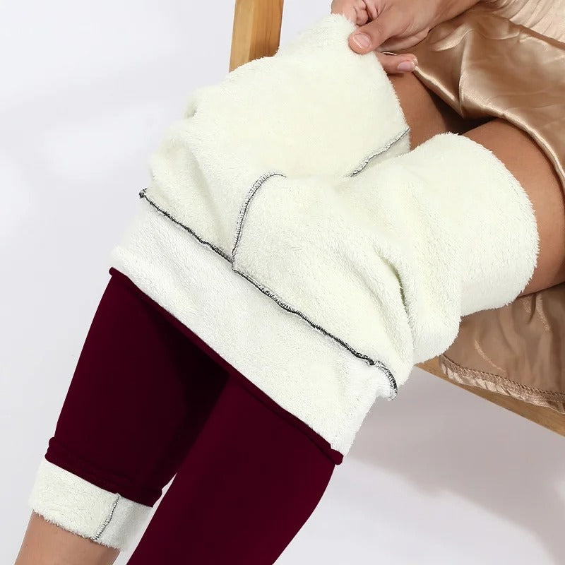 Kvinnors tjocka leggings med hög midja, perfekta för höstmode och kalla dagar.