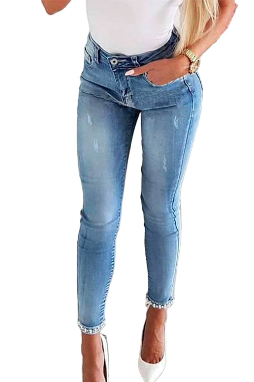 Kvinnor jeans: Blåa denimbyxor med hög midja, elegant bågknut och pärldetaljer, perfekt för casual vår- och sommaroutfits.