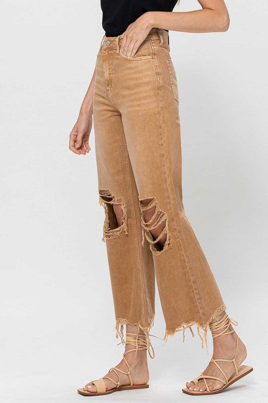 Bakifrån bild av kvinnors crop flare jeans, visar passformen på rumpa och lår i vintage denim.