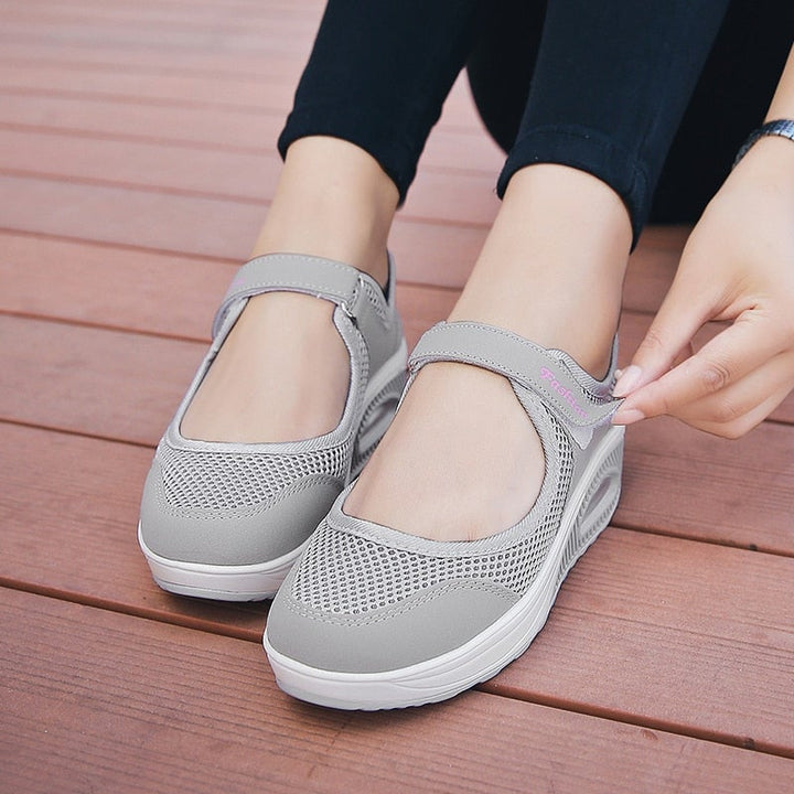 Ortopediska damsneakers, andningsbar ovandel, för optimal fotkomfort