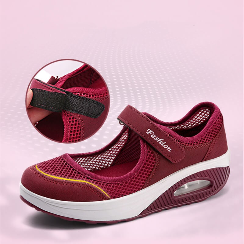 Närbild på ortopediska damsneakers, fokus på andningsbart material, brun nyans