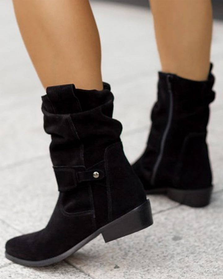 Snygga ankelboots med slät yta & låg klack. Perfekta vårstövlar som kombinerar stil & komfort.