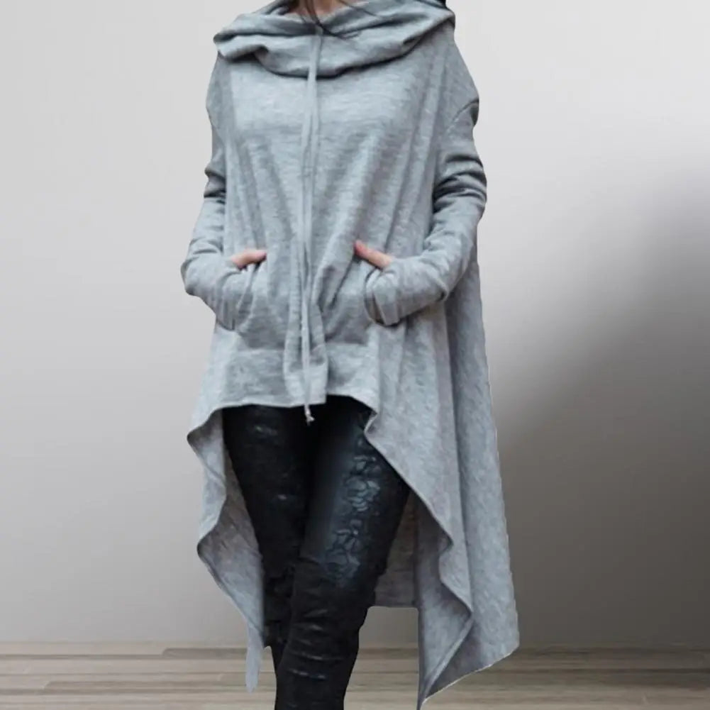 Snygg enfärgad huvtröja för damer med unik asymmetrisk design och mysig huva. Perfekt för casual komfort.