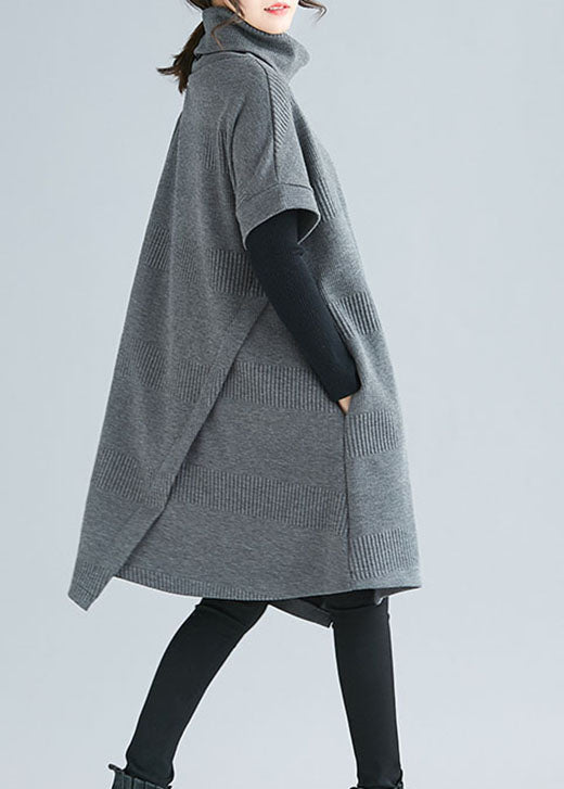Vardagsklänning i bomullsblandning med unik asymmetrisk design & polokrage. Elegant & bekväm.