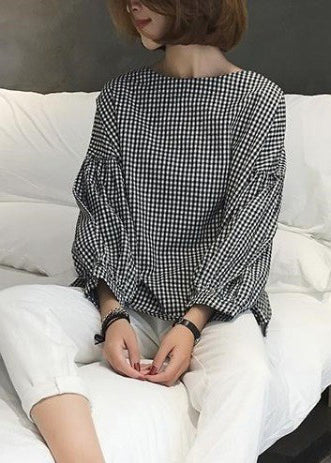 Stilren asymmetrisk blus för kvinnor. Perfekt vardagsmode & festkläder.