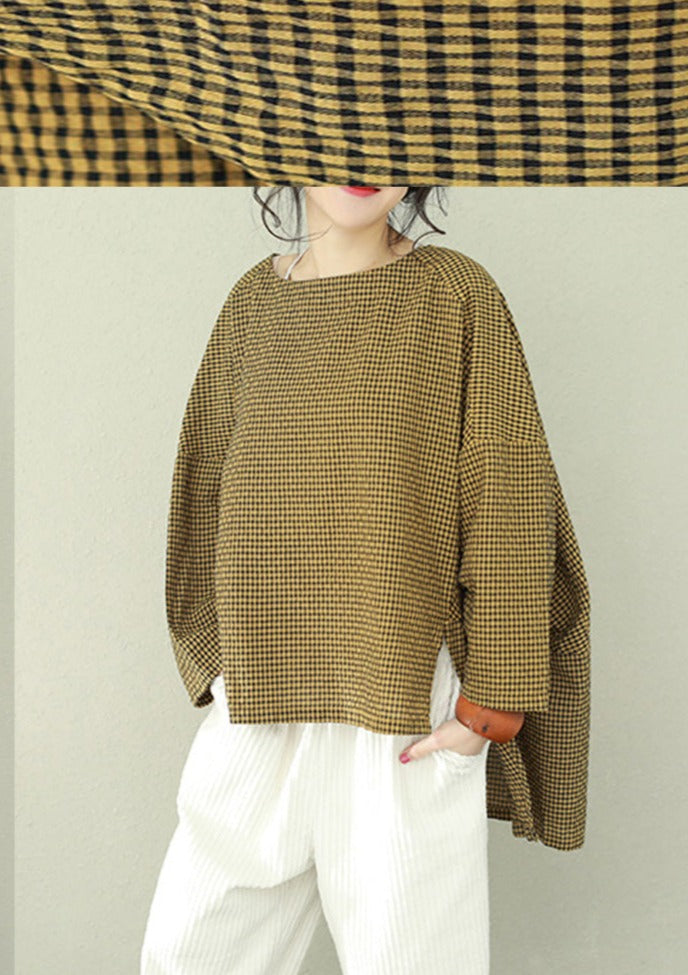 Kvinnors asymmetriska rutiga t-shirt, modern och stilren med komfortabel passform.