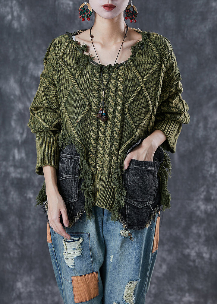 Trendig damtröja med asymmetrisk design och rippad patchwork, en modern klassiker för kvinnors vintergarderob.