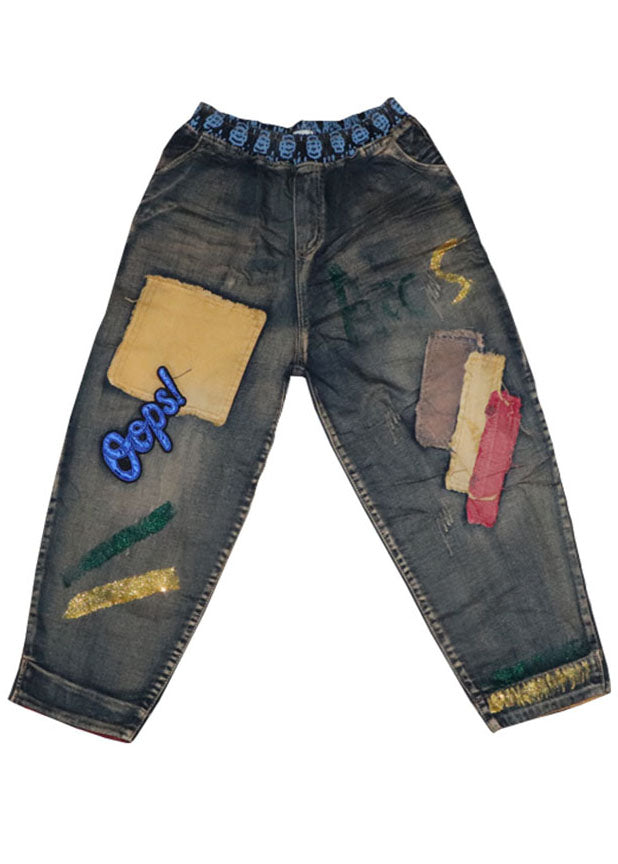Kvinnors avslappnade denimbyxor med unika lappar, perfekt för vår och fritid.