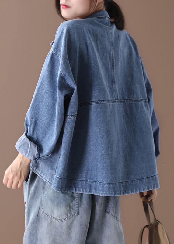 Mångsidig kvinnors jacka, denimstil med ståkrage. Avslappnad design, perfekt vår- & höstjacka.