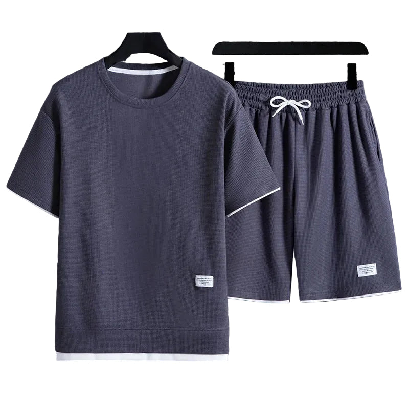 Kvinnors avslappnade sportset med kortärmad skjorta & shorts, perfekt för sommar och fritid. Bekvämt tvådelat damset.