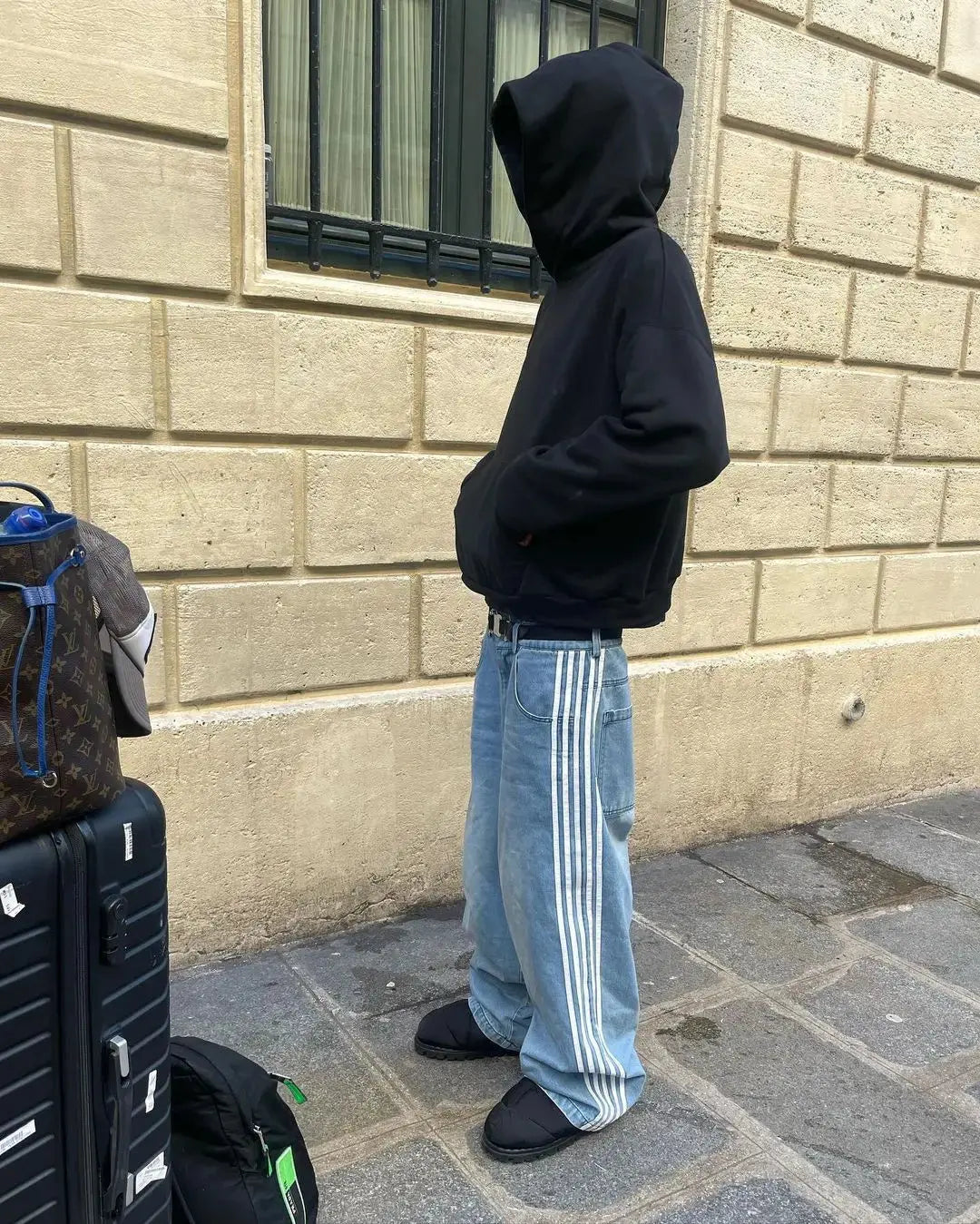 Bekväma Y2K baggy jeans med hög midja och tydliga sidränder, perfekta för vardagsbruk