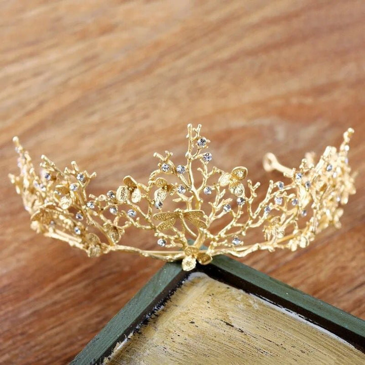 Vintage-inspirerad guld och strass tiara för brud, formad som en elegant libellkrona