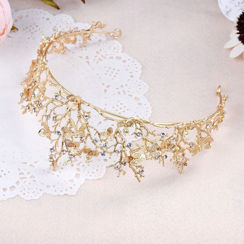 Lyxig guld tiara med libellmotiv och strass, idealisk som bröllops- eller festaccessoar för kvinnor