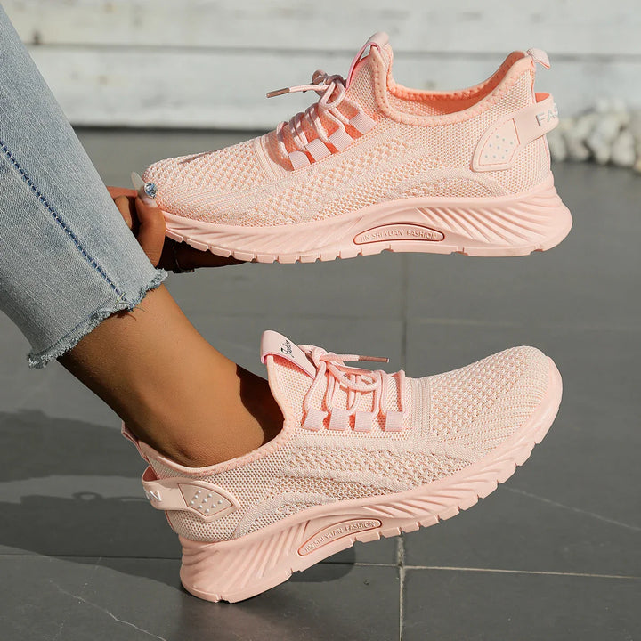 Stilrena kvinnors sneakers, perfekta som vardagsskor. Bekväma och trendiga för alla tillfällen.