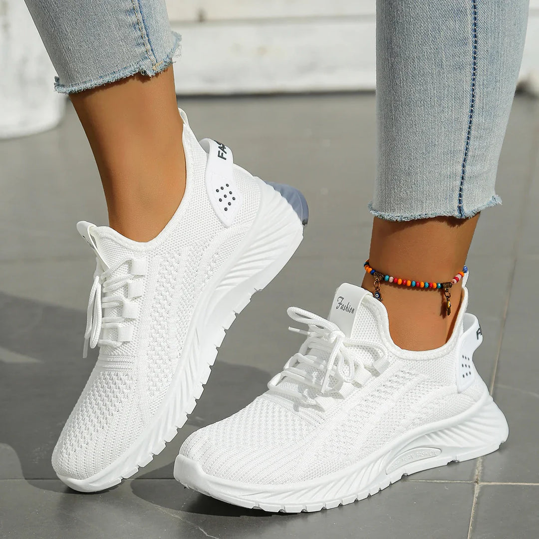 Slitstarka och bekväma kvinnors casual sneakers. Perfekta höstskor för en aktiv livsstil.