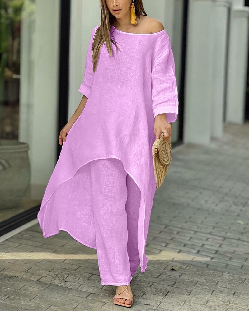Tvådelad sommar fritidsoutfit för kvinnor. Set med luftig topp och högmidjade byxor för ultimat komfort.