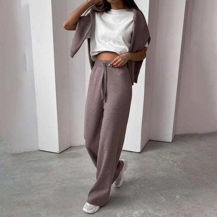 Elegant matchande höstset för damer. Stilren design & bekväm passform, perfekt för funktionellt höstmode.