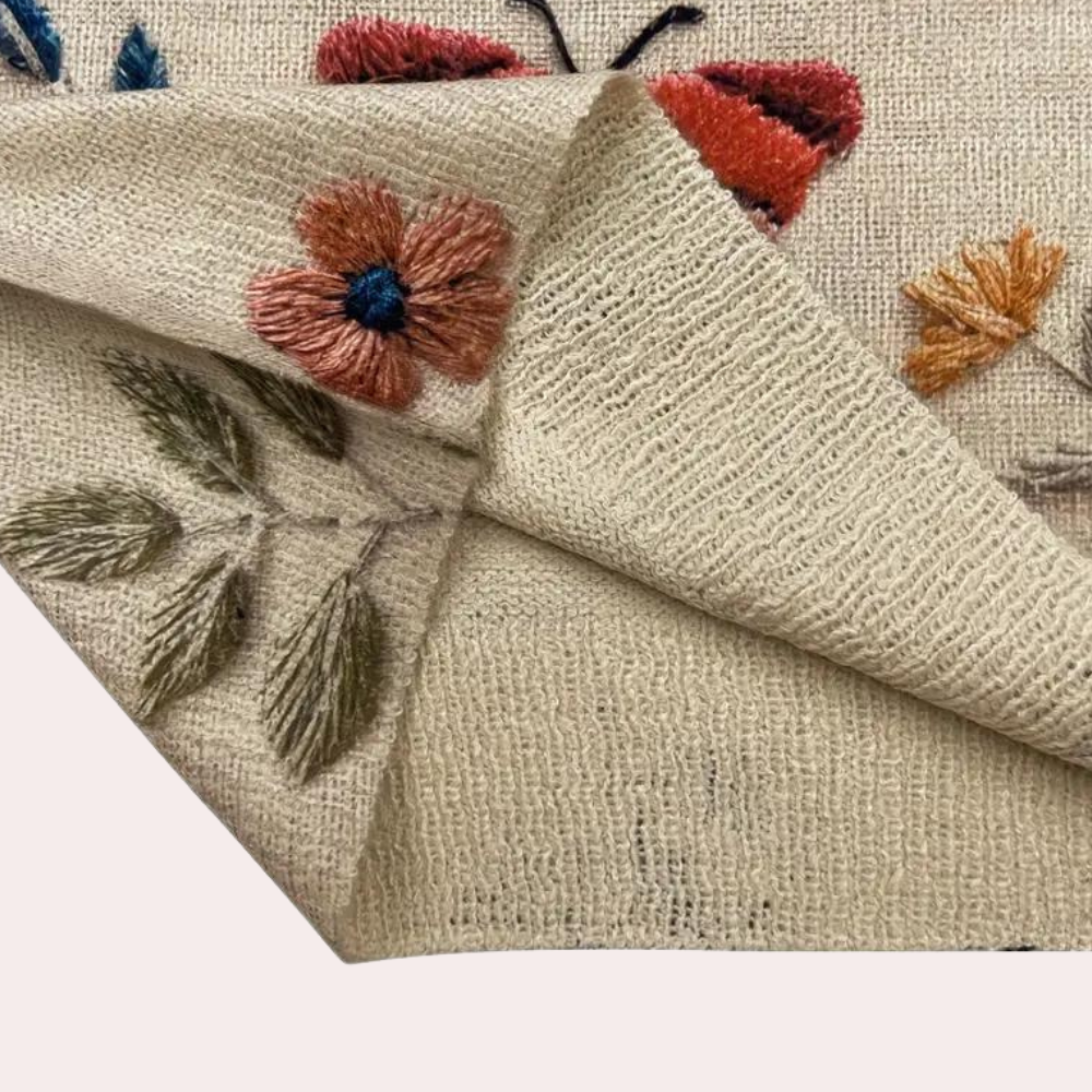 Trendig hösttröja för kvinnor med blommigt mönster och bekväm rymlig passform, en chic vardagströja.