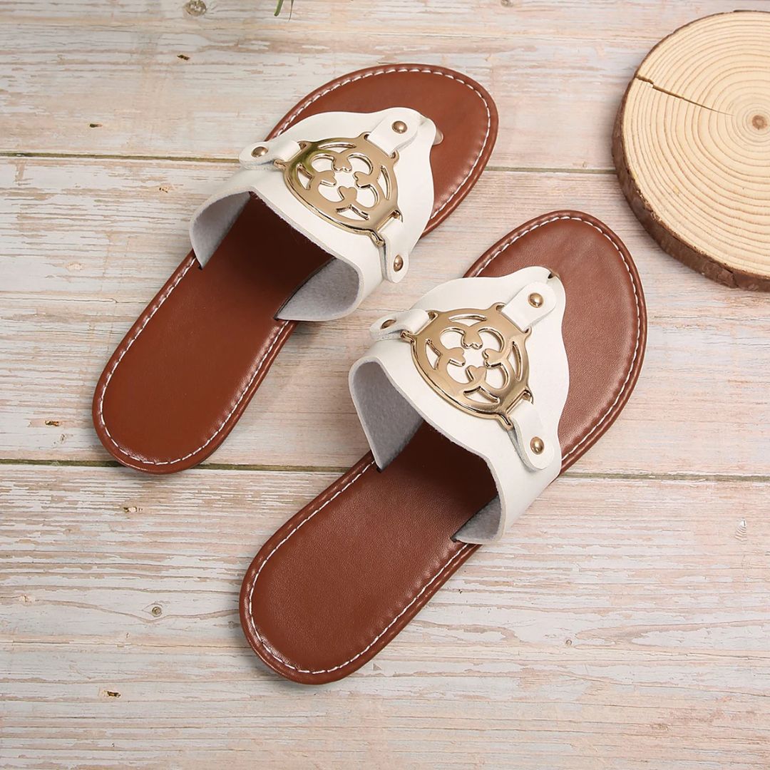 Unika platta sandaler för kvinnor med halkfria sulor, trendig design för sommar och fritid.