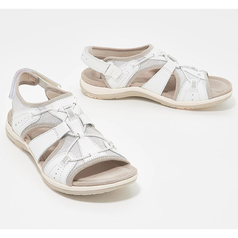 Detaljbild av nylonsandaler med ankellindning, visar den mysiga och bekvämasandaler designen för kvinnor.