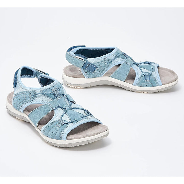 Stylingexempel: Kvinnors bekväma sommarskor sandaler med ankellindning, perfekt för en avkopplande dag.