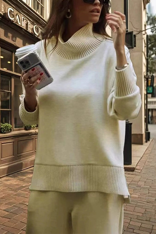 Stilrena vida byxor för kvinnor, del av ett bekvämt sweatshirtset, idealiska för avkoppling och rörelsefrihet.