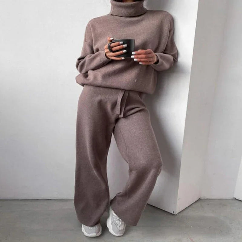 Elegant tröjaset för kvinnor med varm turtleneck, idealiskt för höstmode och vinterkomfort.