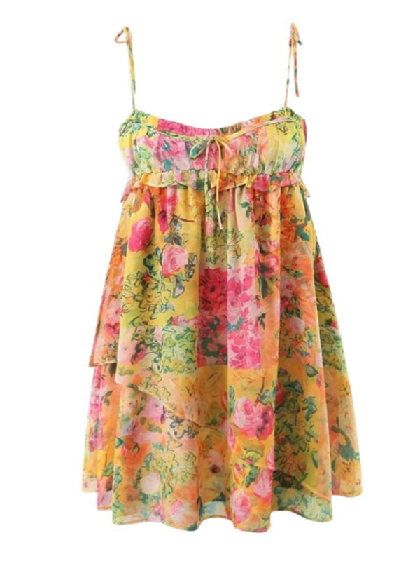 Stilren gul blommig klänning för kvinnor. Har färgblock design, perfekt för en romantisk vår- och sommarlook.