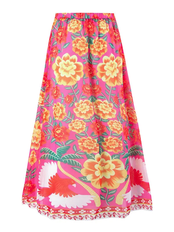 Stilren kvinnors baddräkt med blommig kjol. Sommar strandkläder för avkoppling.