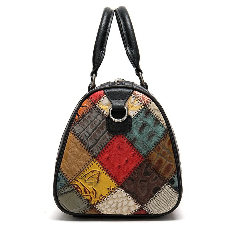 Bohemisk designväska med patchwork, unik stil och färgstark modeaccessoar för kvinnor.
