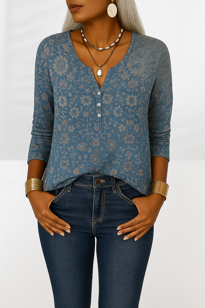 Elegant blommig boho-blus för kvinnor i lättviktstyg, idealisk för sommarmode.