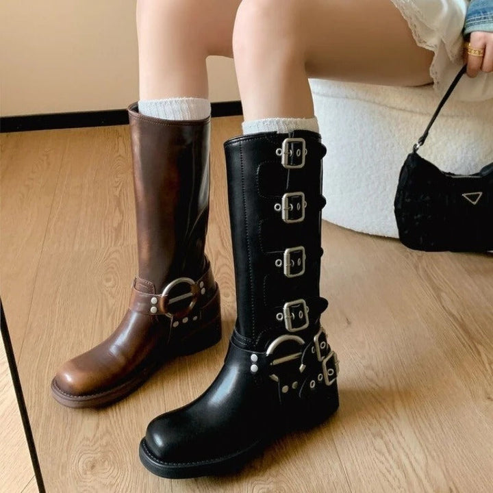 Mellanhög klack på eleganta svarta westernstövlar, damskor med bekväm passform och modekänsla.