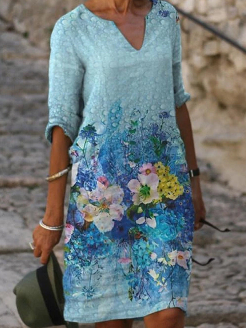 Elegant och bekväm blommig midi klänning för kvinnor, perfekt för sommarens mode.