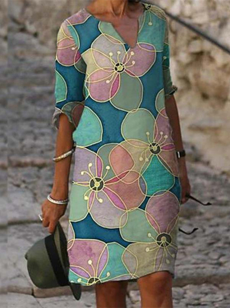 Snygg blommig midi klänning för kvinnor i elegant design, perfekt för sommarfesten.