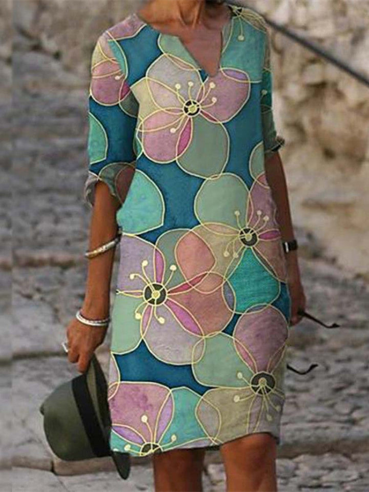 Snygg blommig midi klänning för kvinnor i elegant design, perfekt för sommarfesten.