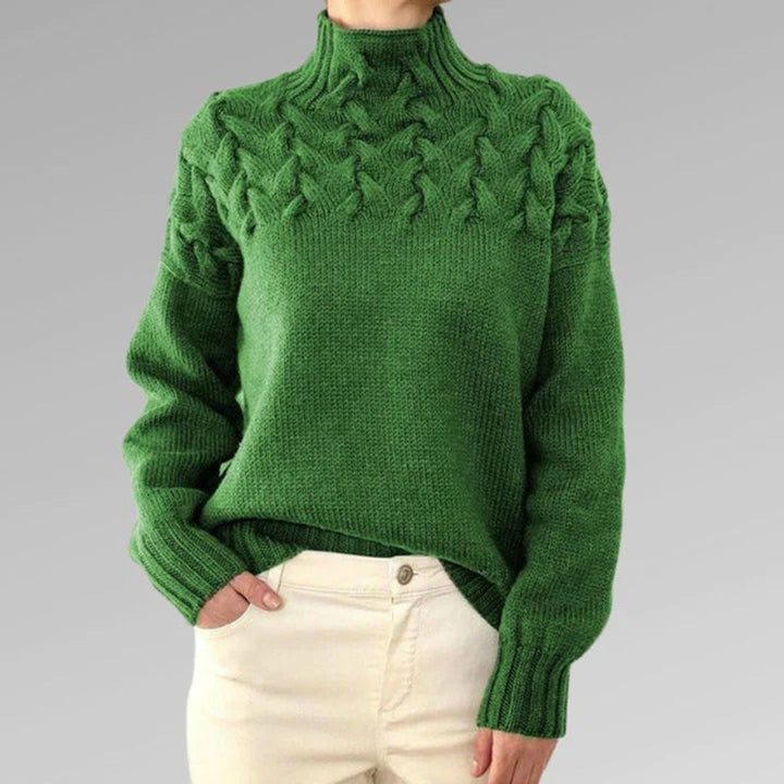 Elegant svart polotröja för kvinnor, ett tidlöst plagg för dammode och vinterkläder. Mångsidig och varm.