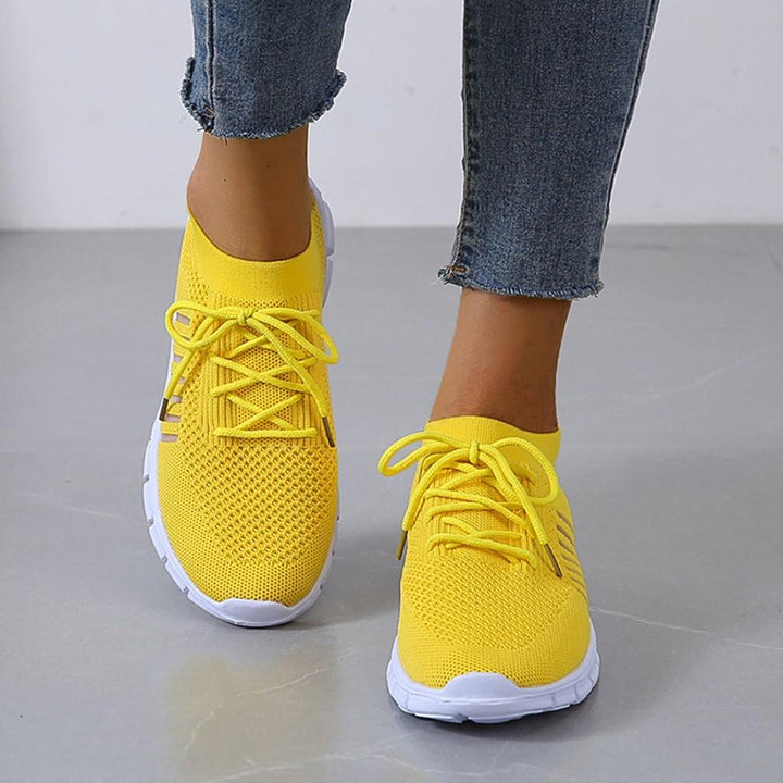 Kvinnors sneakers som kombinerar ergonomi med modern design, perfekt för både mode och komfort.