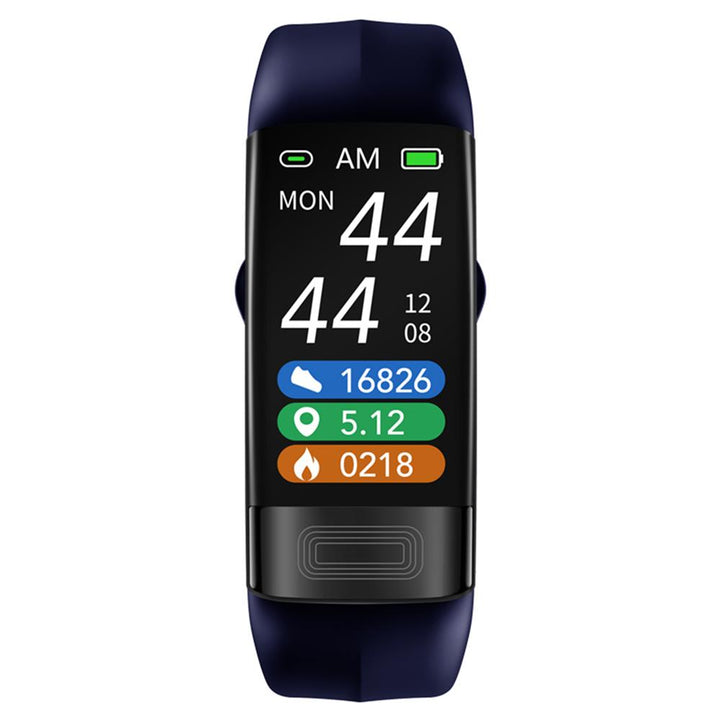 Kvinna använder vattentålig fitness tracker & EKG-mätare för daglig hälsokontroll och aktivitet.