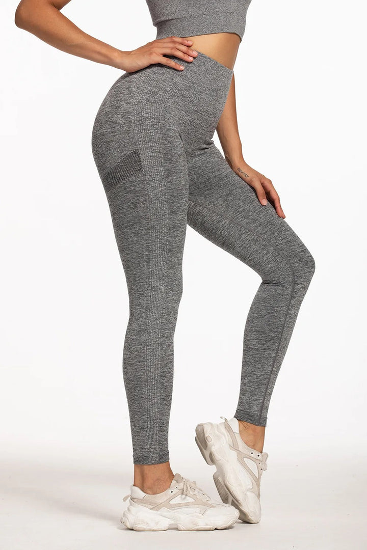Högmidje yoga leggings för kvinnor med seamless design. Maximal komfort & flexibilitet.