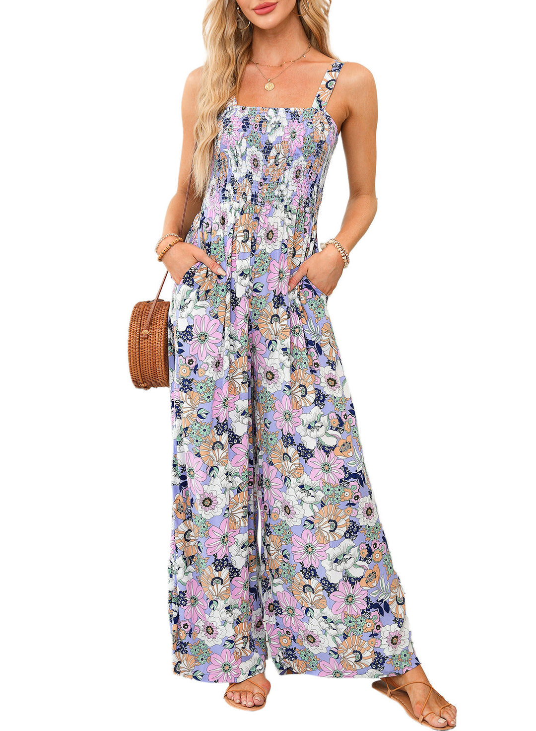 Kvinnors jumpsuit med vida ben och elegant blommönster, perfekt för vår- och sommarstil.