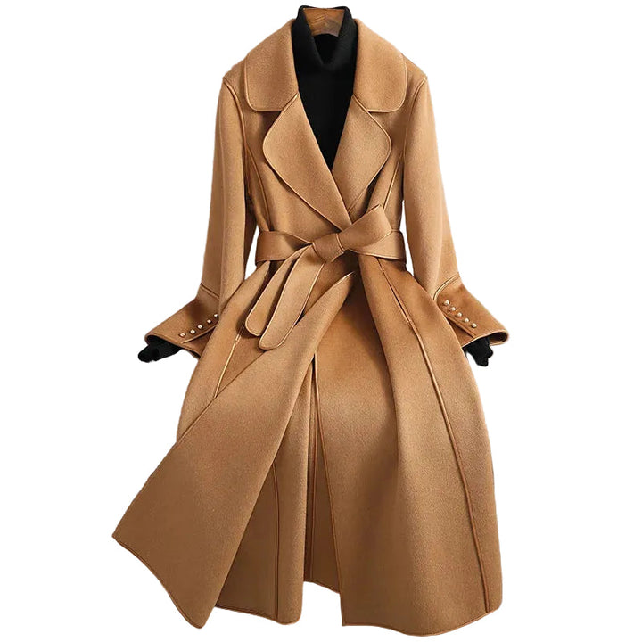 Kvinnors klassiska beige trenchcoat, elegant för tidlös vardagsstil. Perfekt höst- eller vårjacka.