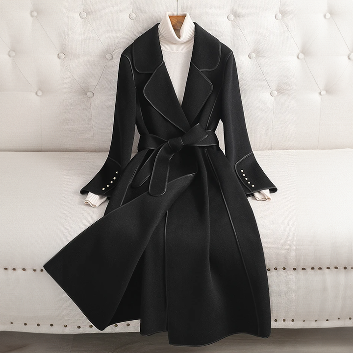 Snygg klassisk trenchcoat för kvinnor, en elegant ytterplagg för alla säsonger. Vardagskappa, jacka.