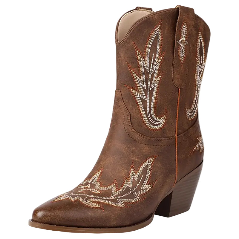 Kvinnors korta cowboyboots i brun läderimitation med westernstil. Eleganta modeboots för höst och vår.