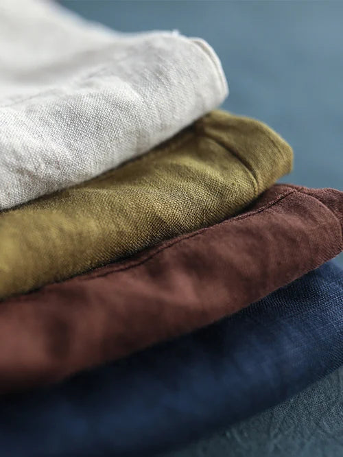 Långärmad kvinnors vardagsblus i linne-stil, designad för en avslappnad och stilren känsla.