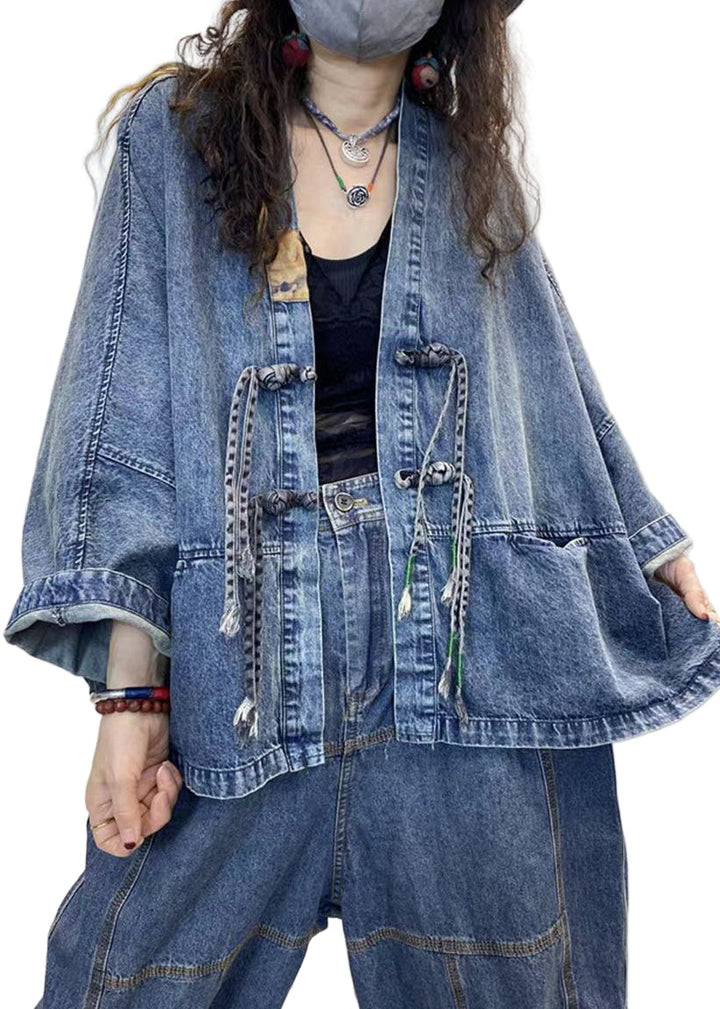 Kvinnors långärmade denimjacka med trendig V-ringning och unikt patchwork-design, perfekt för avslappnad stil.